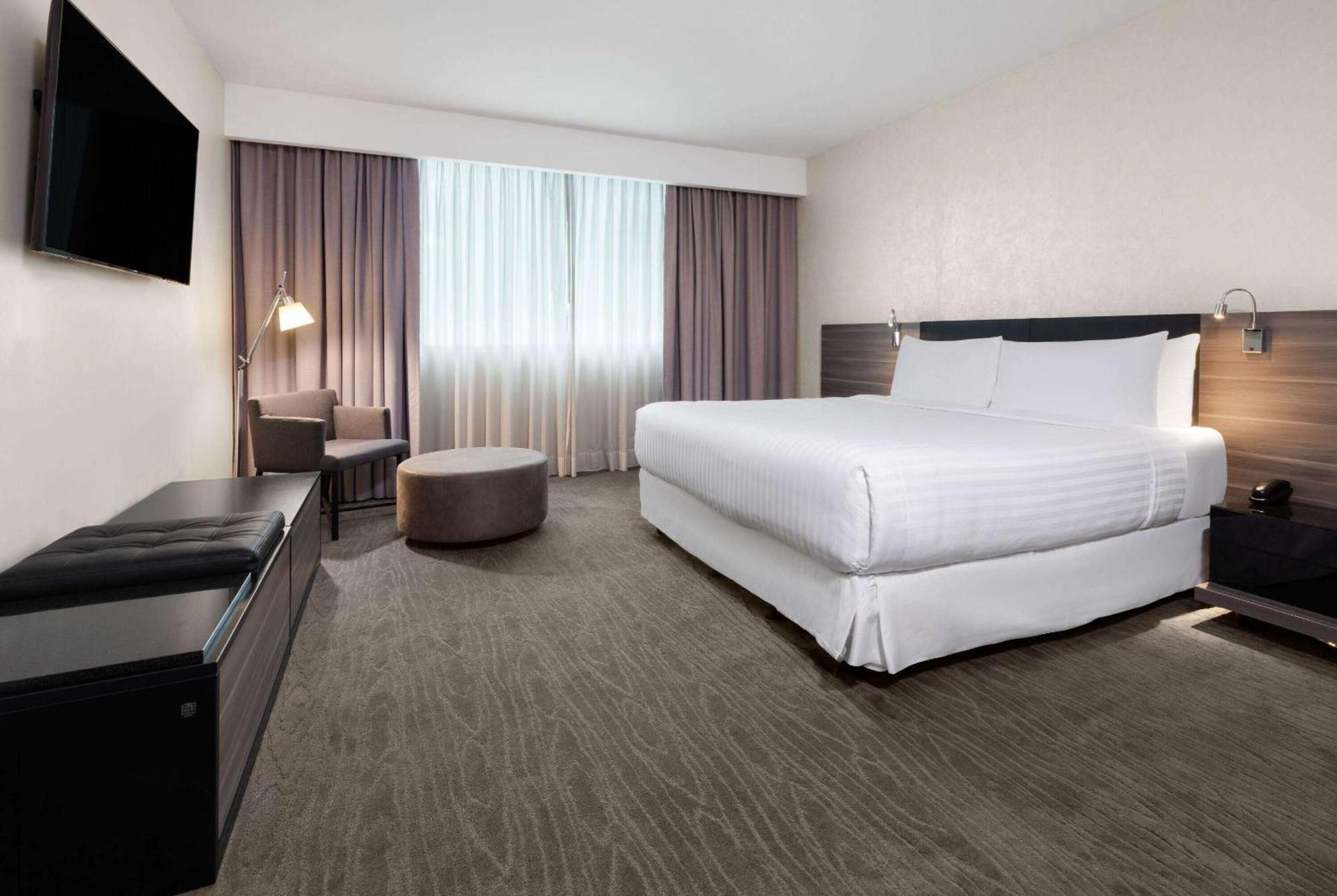 Отель Wyndham Monterrey Ambassador Centro Экстерьер фото