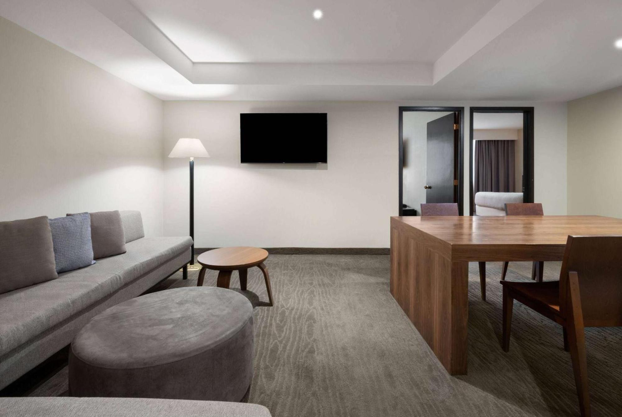 Отель Wyndham Monterrey Ambassador Centro Экстерьер фото