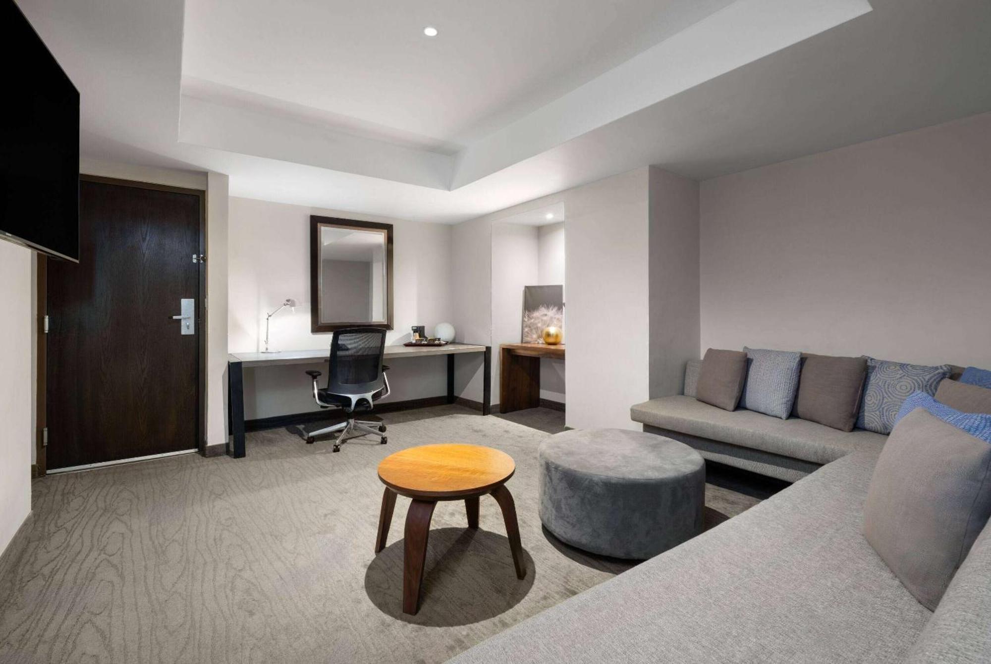 Отель Wyndham Monterrey Ambassador Centro Экстерьер фото