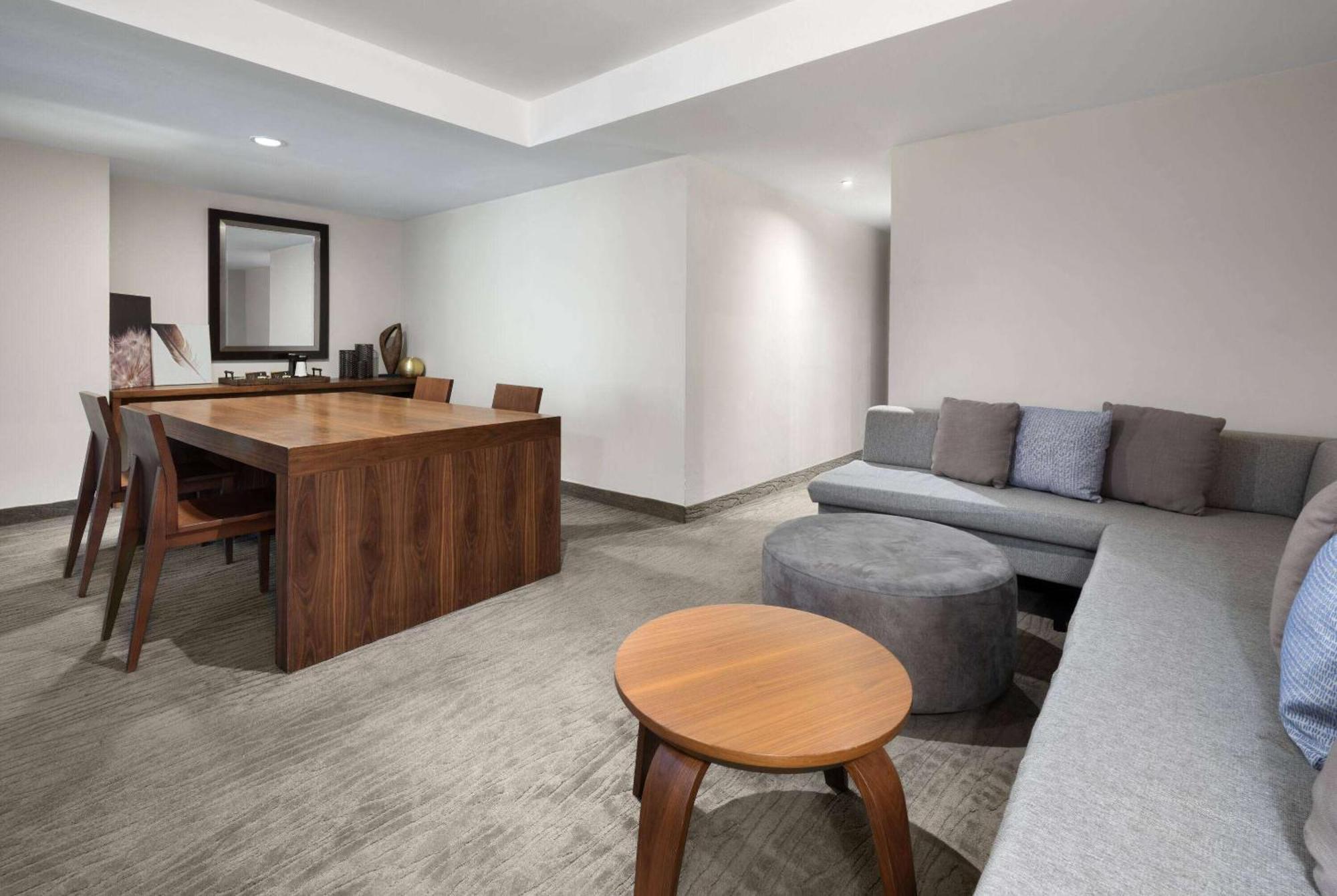 Отель Wyndham Monterrey Ambassador Centro Экстерьер фото