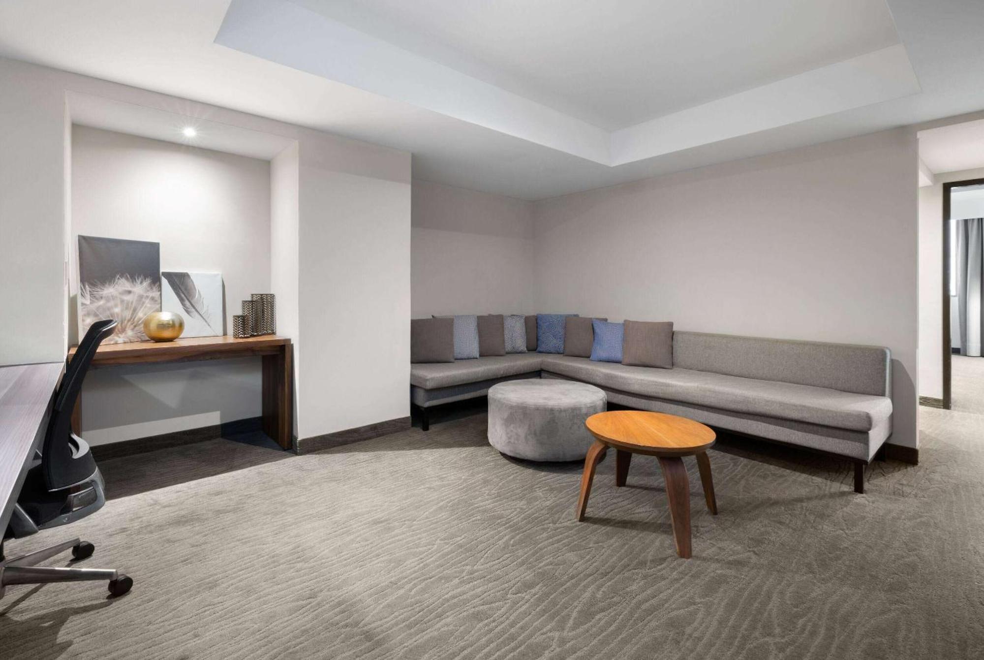 Отель Wyndham Monterrey Ambassador Centro Экстерьер фото