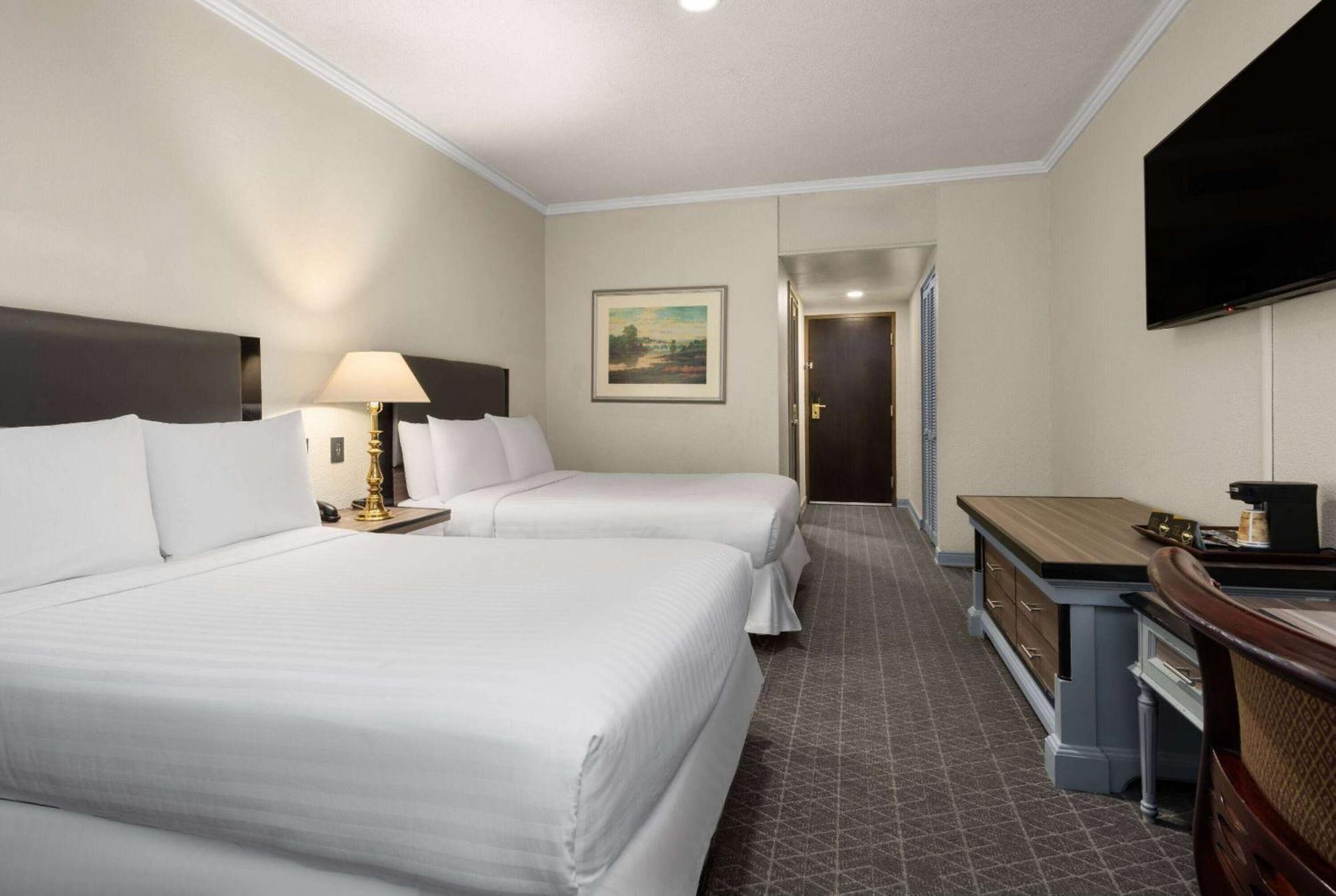 Отель Wyndham Monterrey Ambassador Centro Экстерьер фото