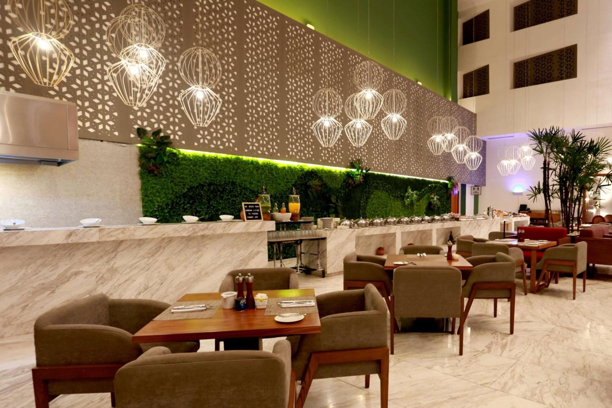 Отель Wyndham Monterrey Ambassador Centro Экстерьер фото