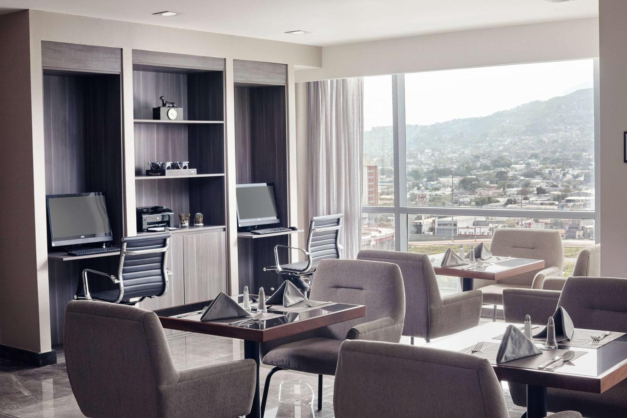 Отель Wyndham Monterrey Ambassador Centro Экстерьер фото