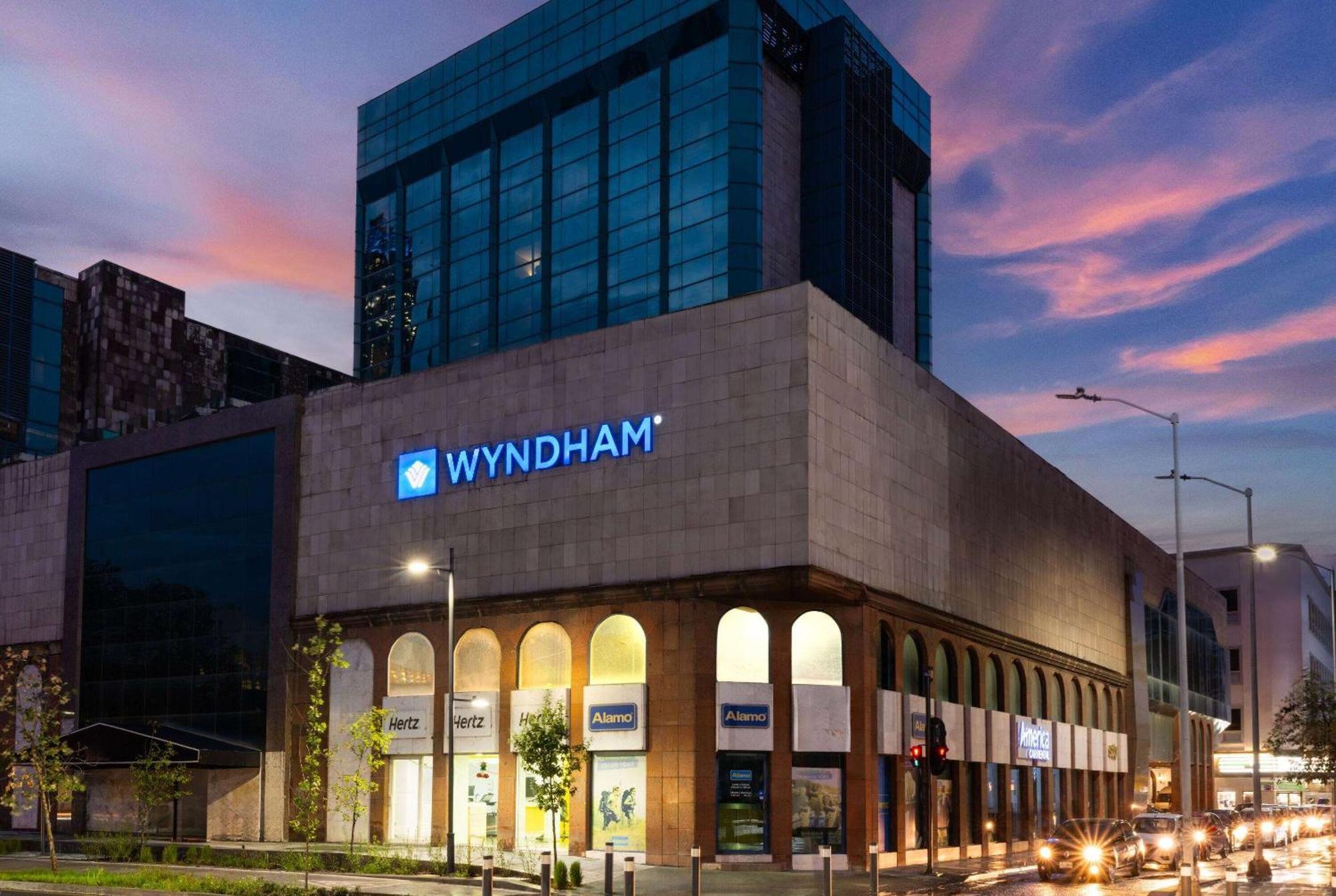 Отель Wyndham Monterrey Ambassador Centro Экстерьер фото